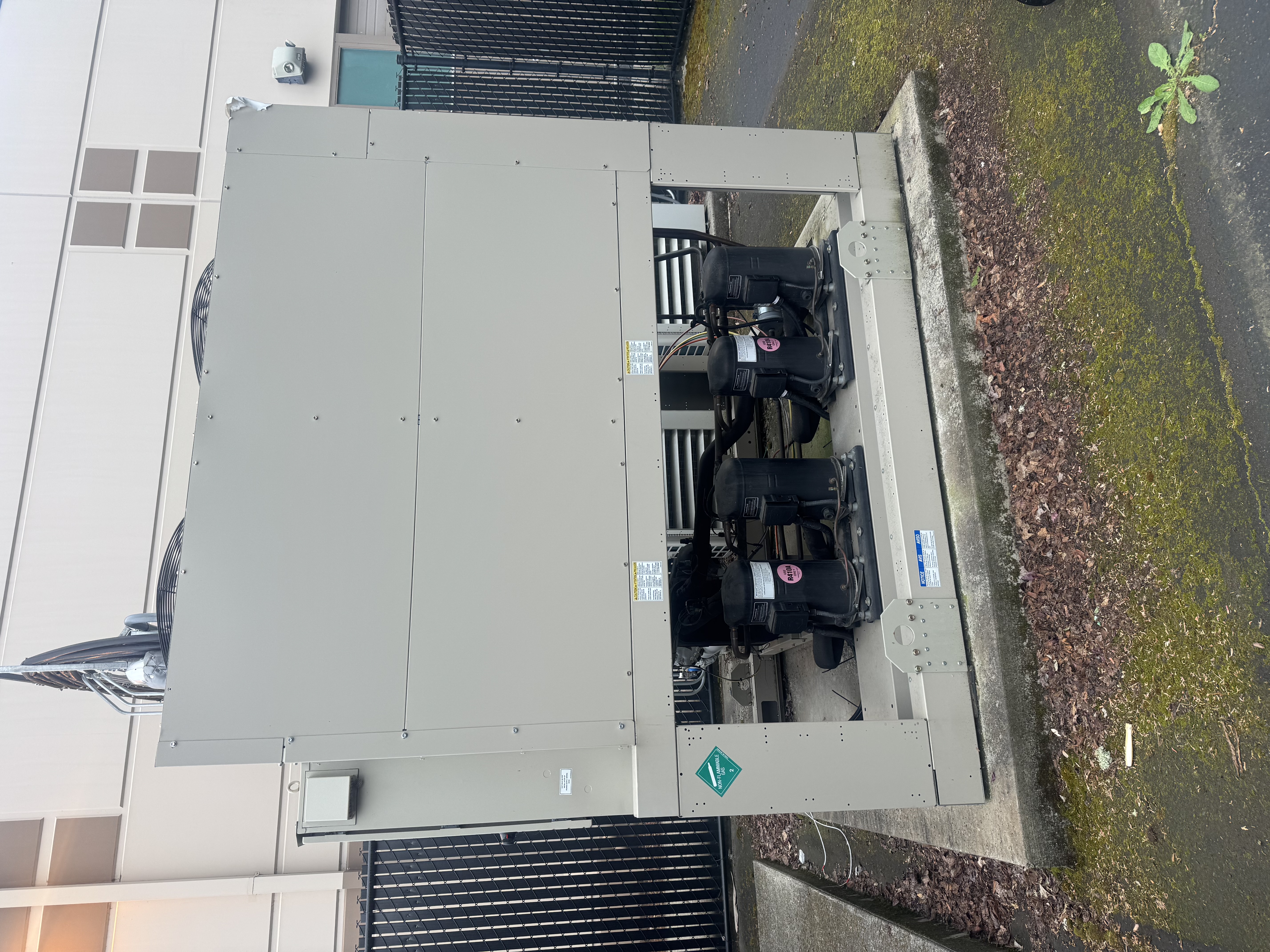 30 Ton 202 Daikin AGZ0 Air-Cooled Chiller